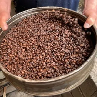 こだわり自家焙煎珈琲。当店の自家焙煎珈琲をお家でも楽しめますので気軽にお声かけください☆