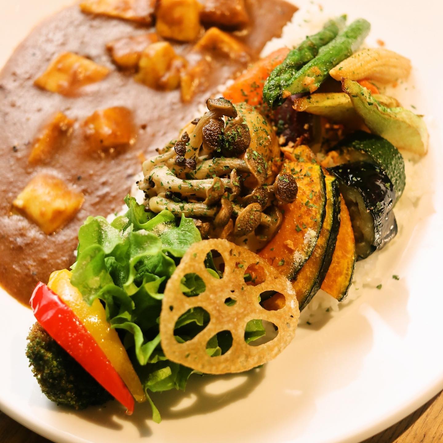 カレー専門店 円山教授。