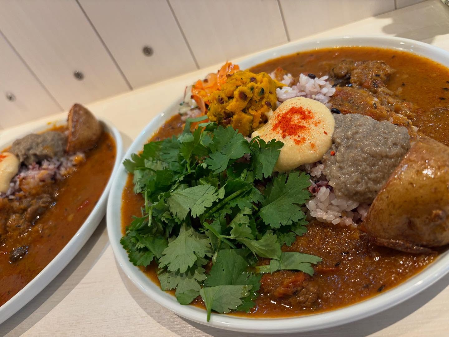 熟成スパイス薬膳カレーと生プリンの店 ８こまち。