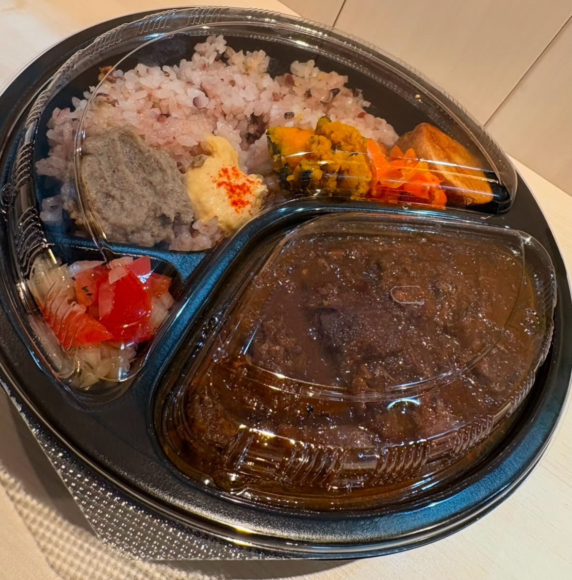 熟成スパイス薬膳カレーと生プリンの店 ８こまち。