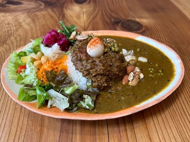 スパイスカレーとカヌレのお店 pole pole