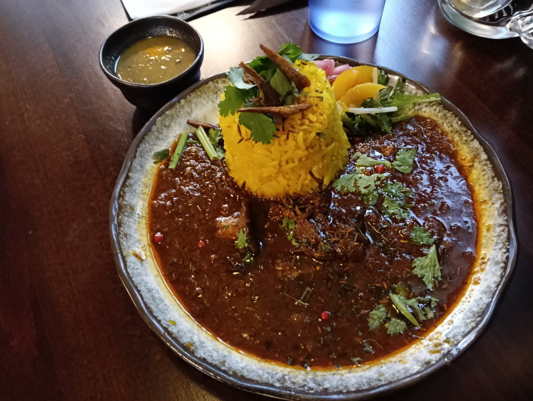 黒酢のポークビンダルー